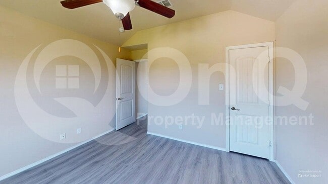 Building Photo - 400 Plum Ct