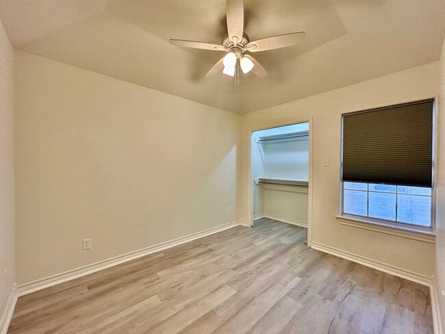 Building Photo - 1000 Ranchway Dr