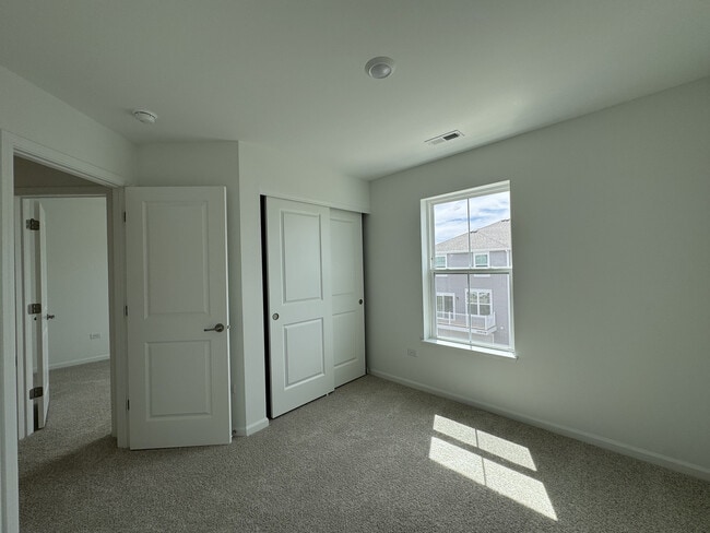Building Photo - 14945 S McCarthy Cir