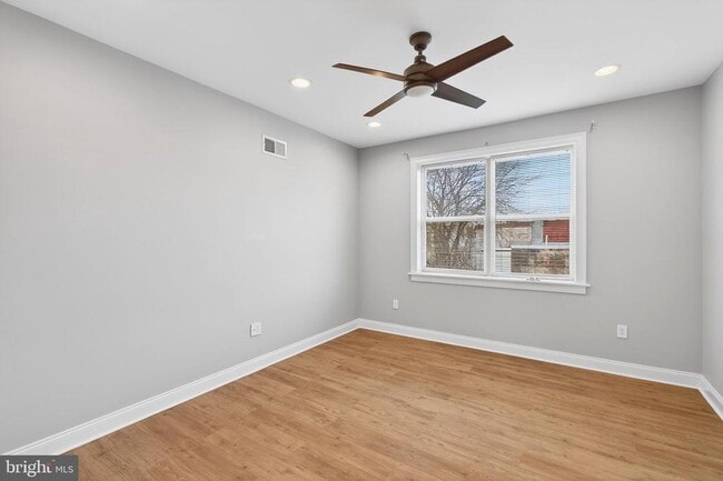 Building Photo - 2528 E Albert St