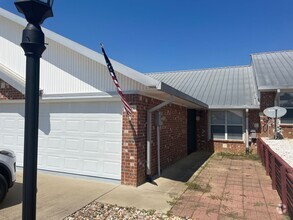 Building Photo - 2/2/2 LISD Fenced yard and pet friendly