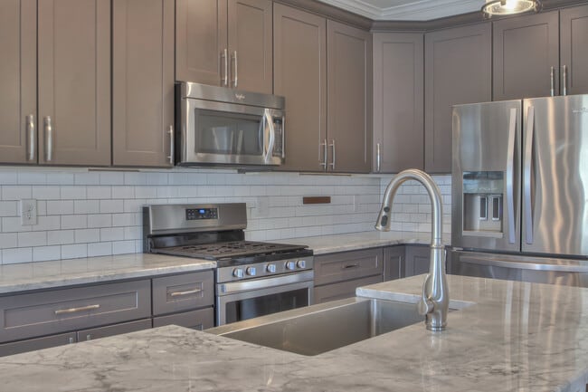 Building Photo - 1319B Pillow St