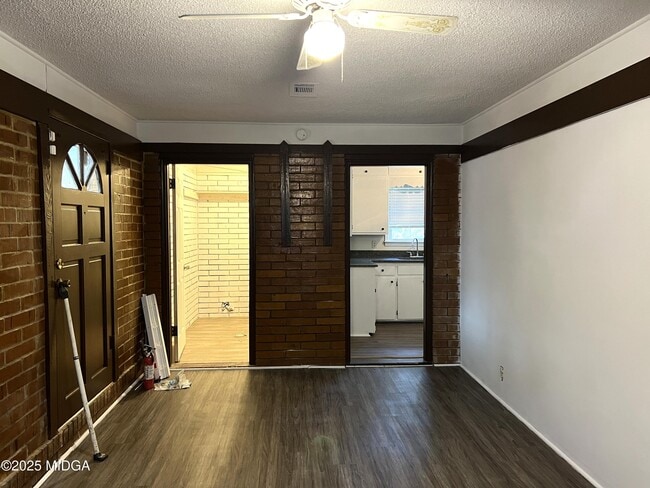 Building Photo - 3347 Thunderbird Rd