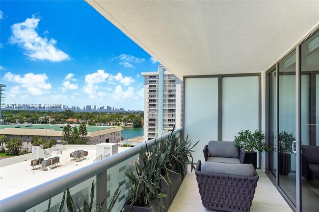 Building Photo - 5875 Collins Ave