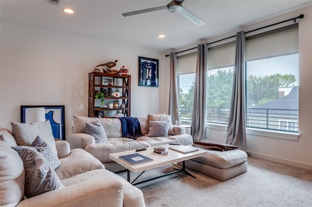 Building Photo - 5427 Melrose Ave