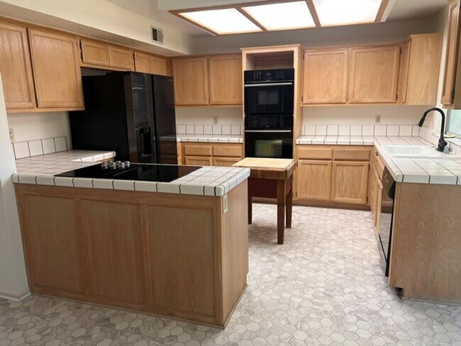 Building Photo - Exceptional Viborg Estates Home Near Downtown Solvang