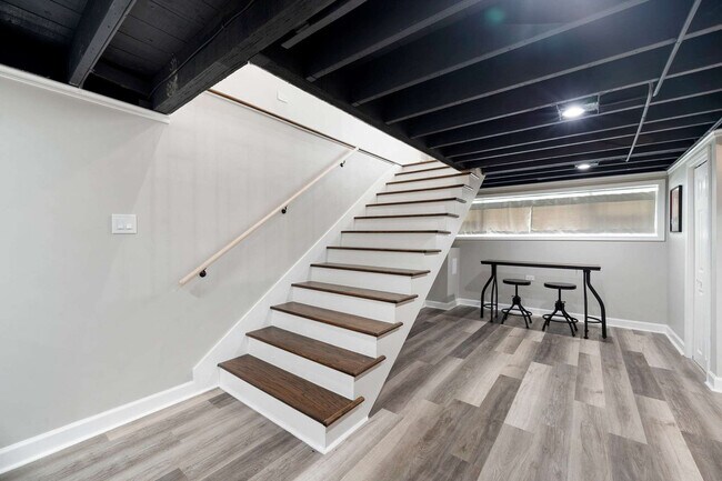 Building Photo - 5641 W 64th St