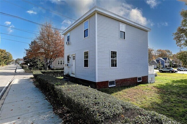 Primary Photo - 216 Maple Ave