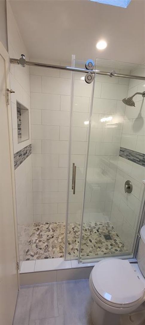 Building Photo - Fully Remodeled unit