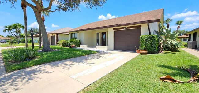 Primary Photo - 3298 Shadow Wood Dr