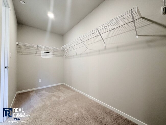 Building Photo - Stunning 4-Bedroom Home with Mount Rainier Views in Rainier Ridge!
