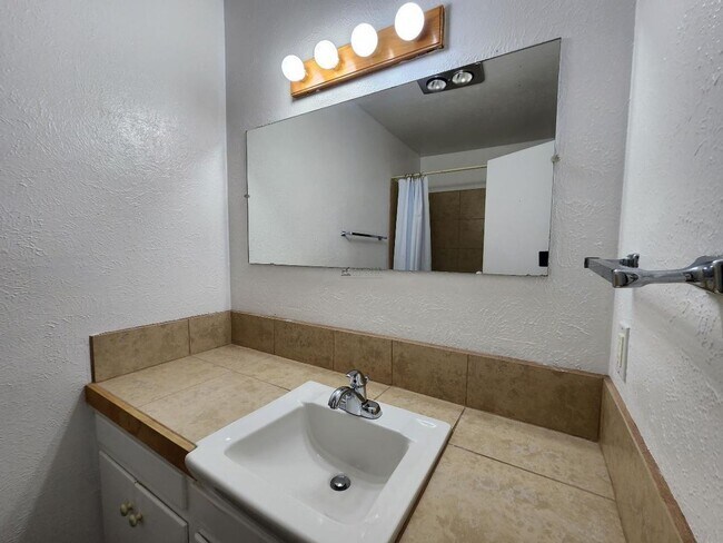 Building Photo - 1207 Cll Luna