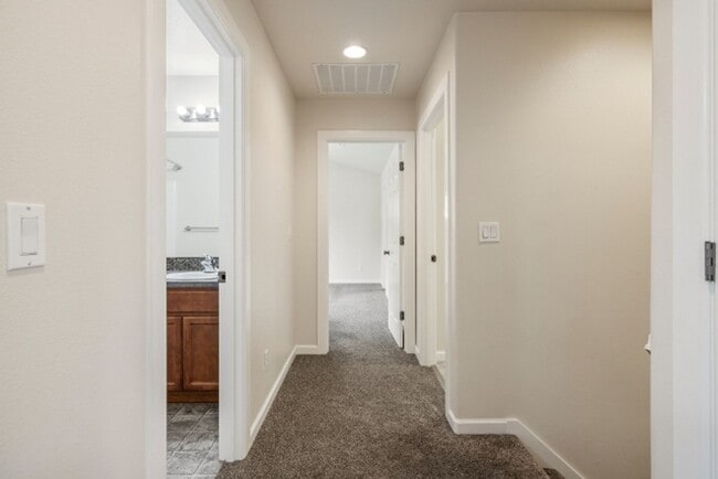Building Photo - Great home in newer subdivision
