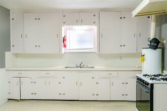 Building Photo - 2218 1/2 Chapman St