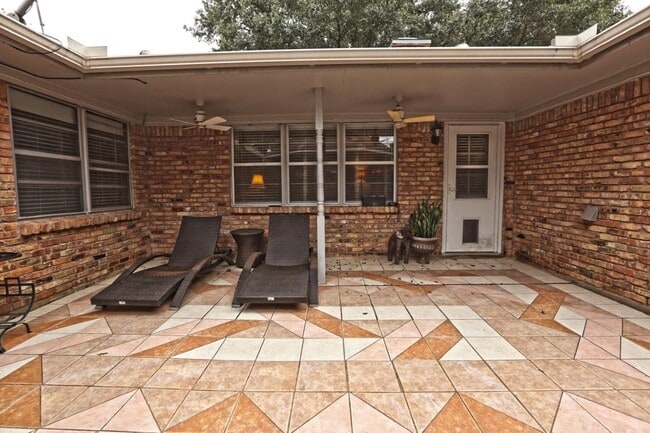 Building Photo - 1070 Curtin St