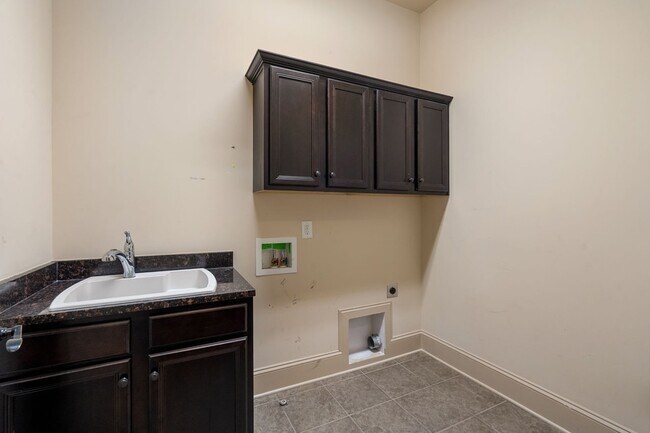 Building Photo - 444 Wild Elm St