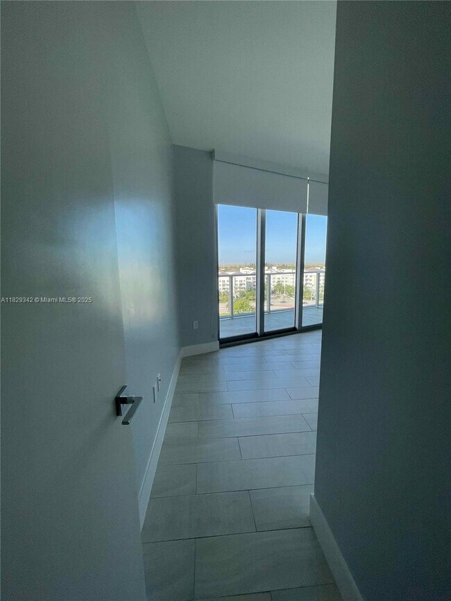 Building Photo - 2000 Metropica Wy