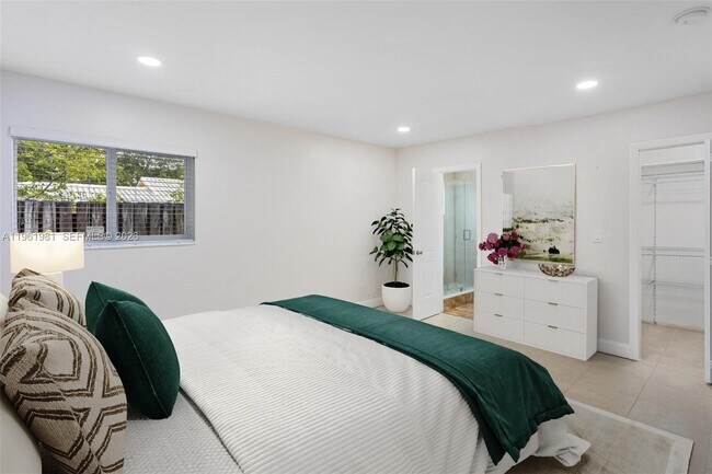 Building Photo - 3241 NE 17th Ave