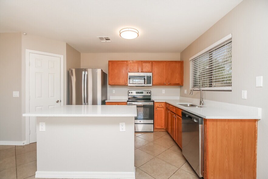 Building Photo - 6145 S Wilson Dr