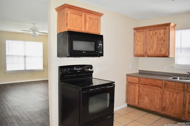 Building Photo - 1758 Amanda St