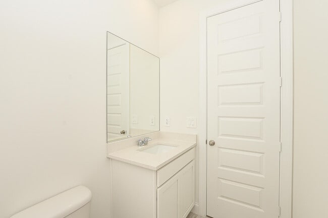 Building Photo - 9062 Dahlia Cir