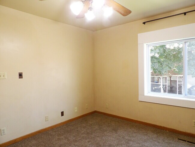 Building Photo - 3 Bedrooms | 2 Bathrooms Near UofM