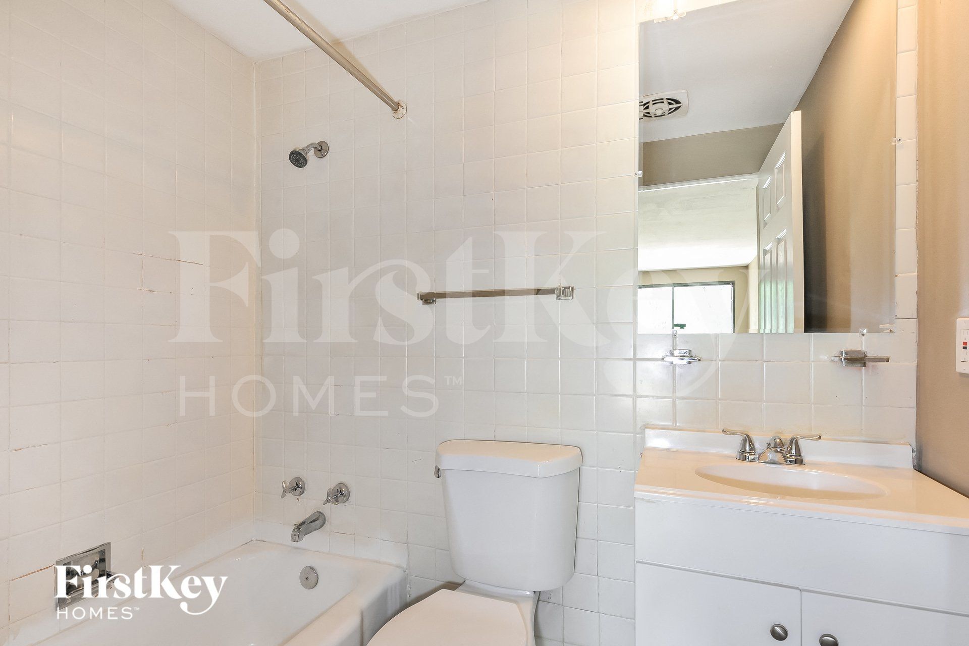 Building Photo - 2420 Cherry