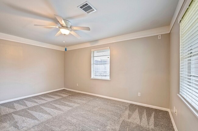 Building Photo - 1135 W 31st St