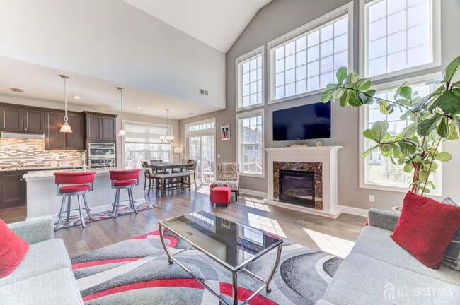 Building Photo - 6 Michelangelo Dr