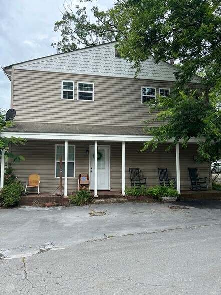 Exterior (Front) - 11323 N Oak St