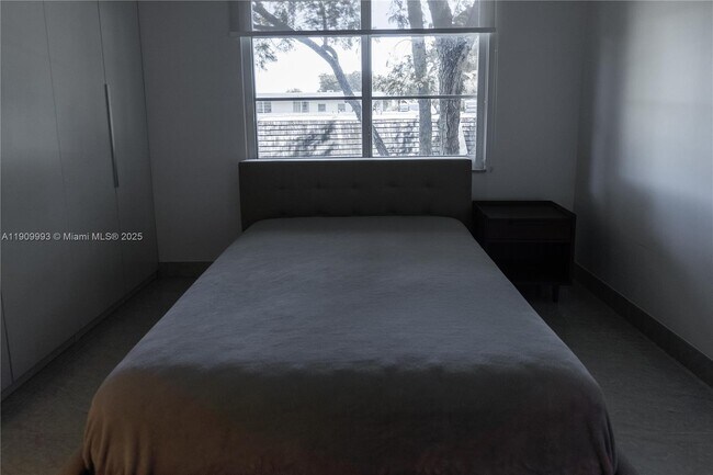 Building Photo - 4017 N Cypress Dr