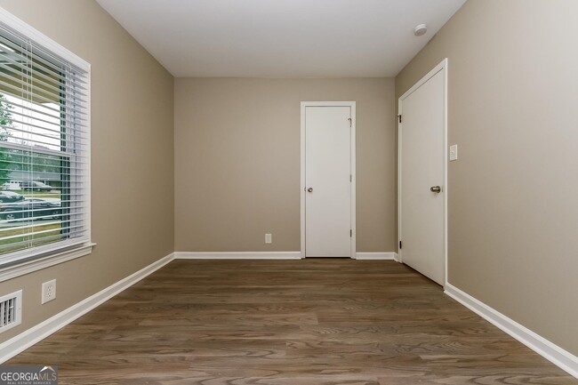 Building Photo - 4492 Raleigh Dr