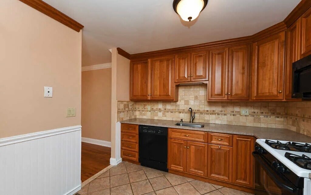 Building Photo - 2 Belmont