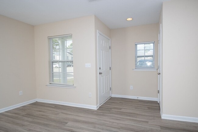 Building Photo - 3bd/2.5ba Townhouse in Northeast Columbia -