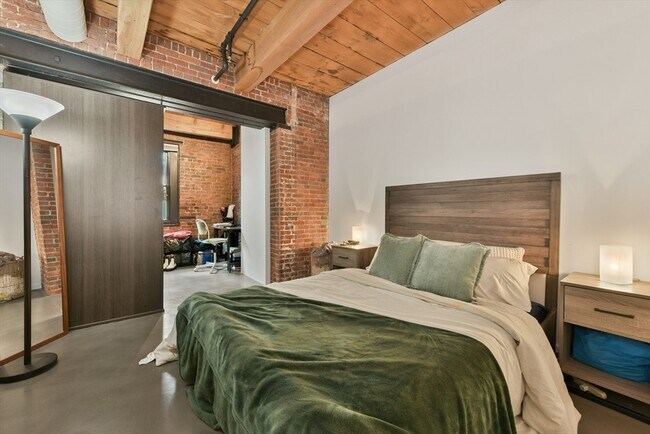 Building Photo - 90 Wareham St