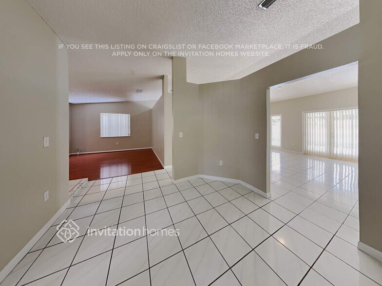 Building Photo - 4711 SW 142nd Ct