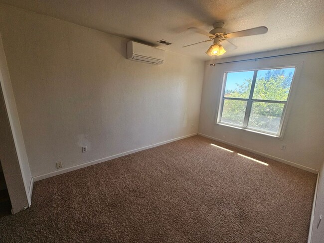 Building Photo - 19055 Ravenhill Rd