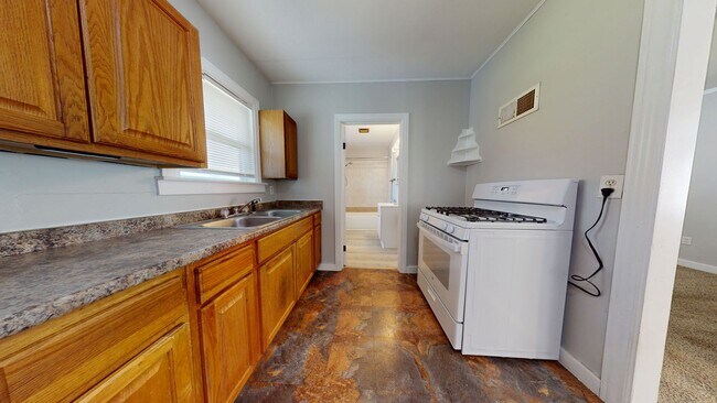 Building Photo - Charming 2-Bedroom Ranch for Lease in Warren