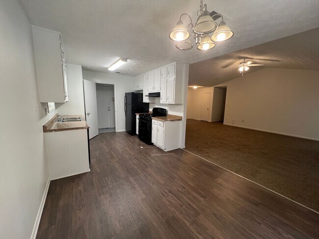 Building Photo - THE PERFECT 3 BEDROOM 2 BATHROOMS RANCH HOME FOR YOUR FAMILY!