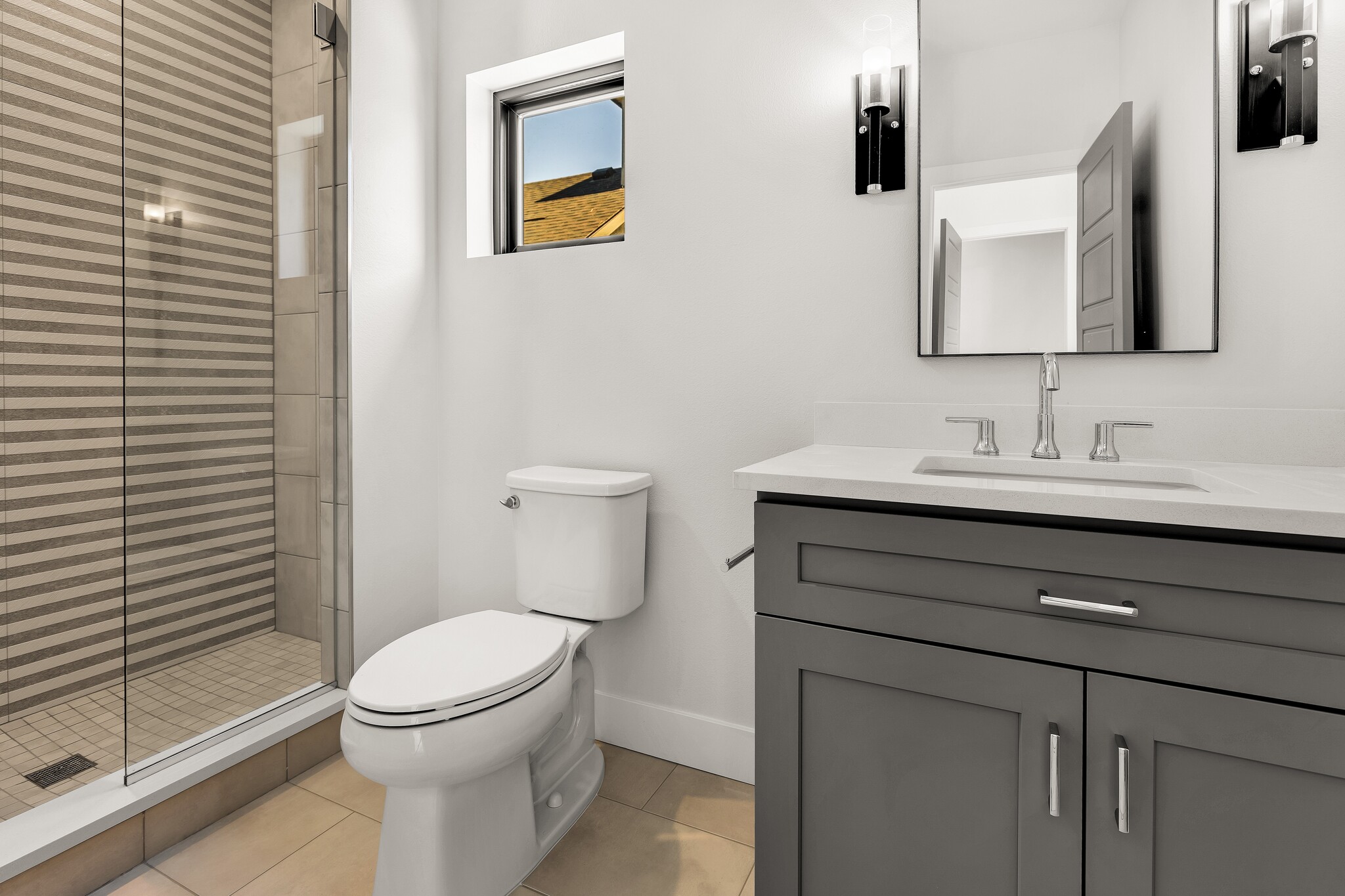 second floor ensuite - 5634 South Curtice Street