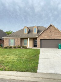 Building Photo - Beautiful 3 bedroom home