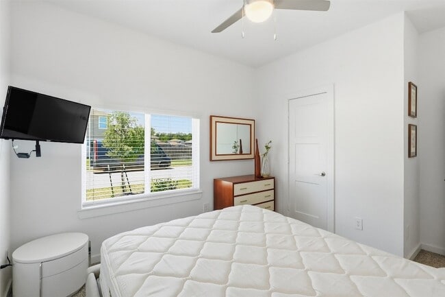 Building Photo - 14280 Big Bnd Dr