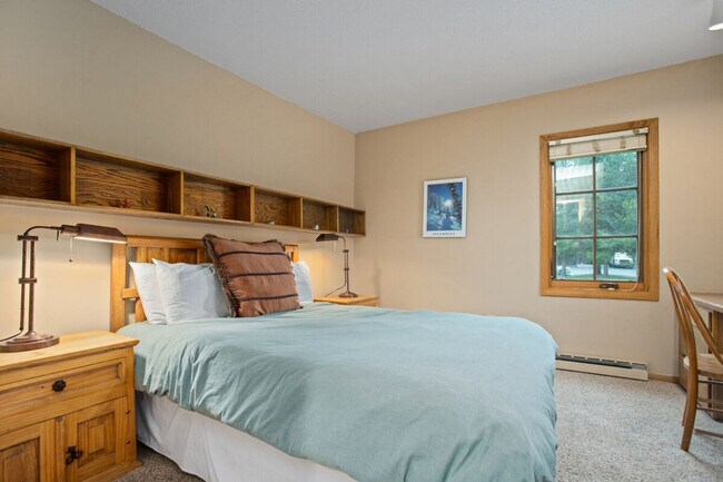 Building Photo - 2933 Mountaineer Cir
