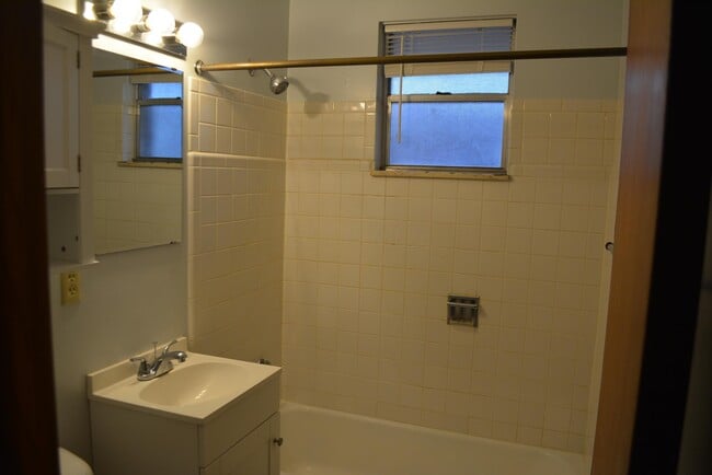 Building Photo - 1533 Elmwood Ave