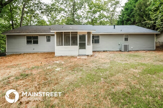 Building Photo - 155 Hunt Ridge Dr