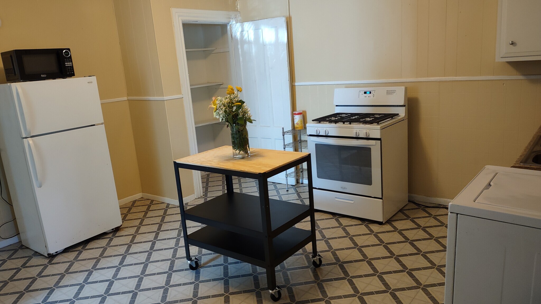 Building Photo - 310 3rd St