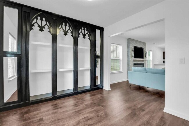 Building Photo - Modern 4 Bedroom South Savannah Home with Fenced Backyard