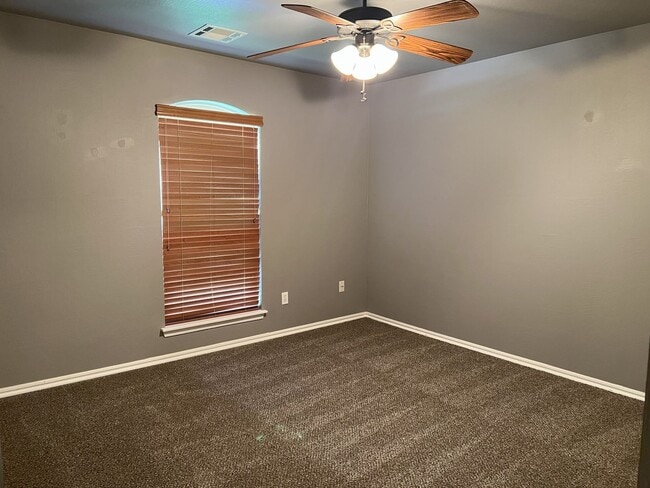 Building Photo - (3) Bed/(2) Bath + Study and Safe Room in ...