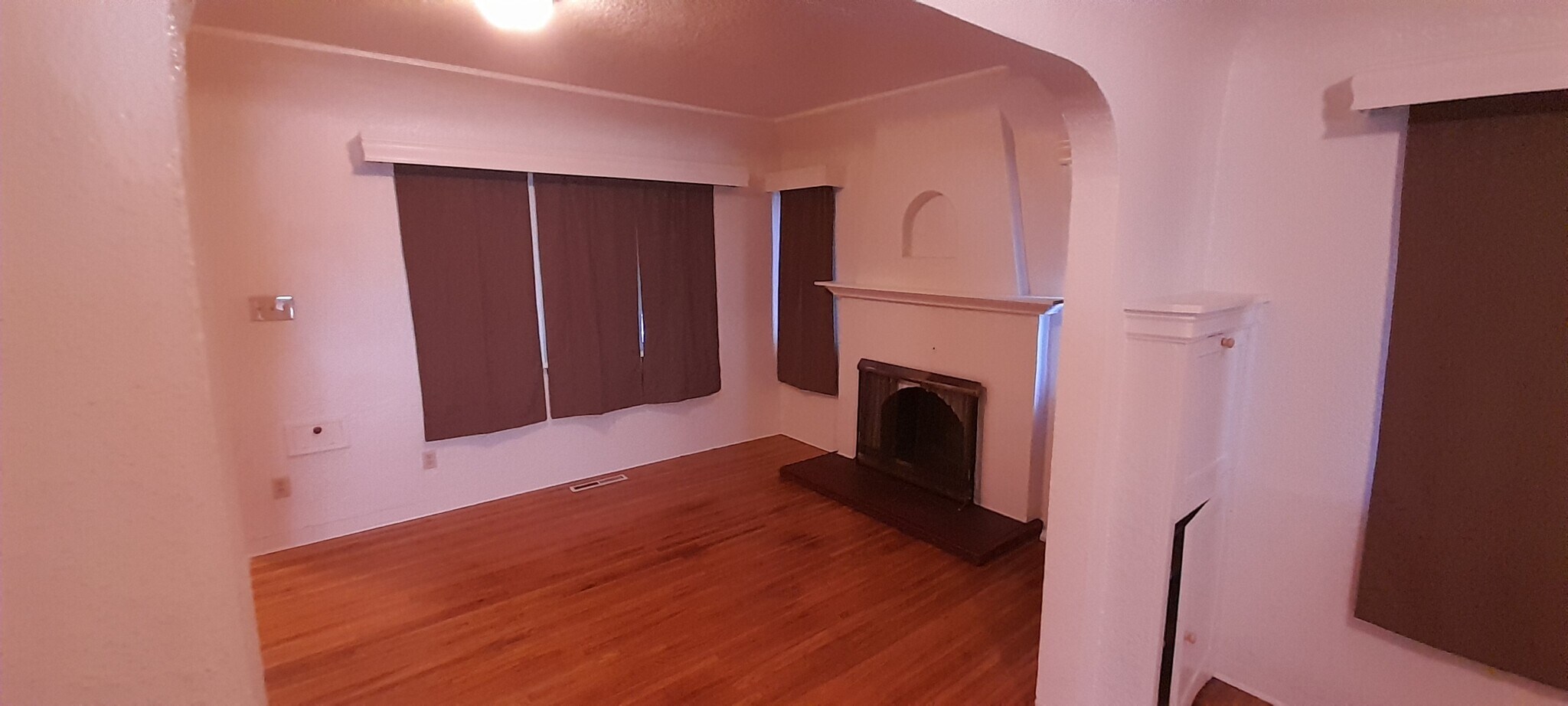 Living Room (a) - 4620 N Wall St