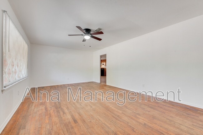 Building Photo - 867 Odie Dr